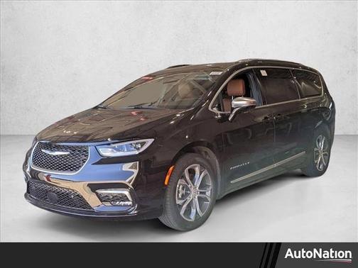 Diamond Black Crystal Pearlcoat 2026 Chrysler Pacifica L