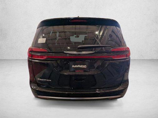 Diamond Black Crystal Pearlcoat 2026 Chrysler Pacifica L