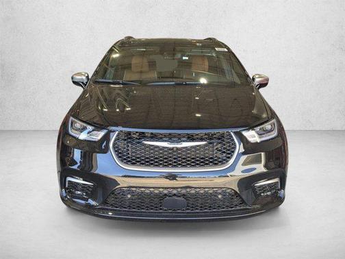 Diamond Black Crystal Pearlcoat 2026 Chrysler Pacifica L