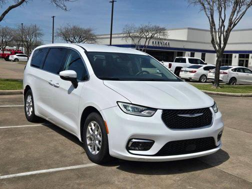 Bright White Clearcoat 2023 Chrysler Pacifica Touring L