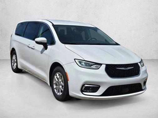 Bright White Clearcoat 2023 Chrysler Pacifica Touring L