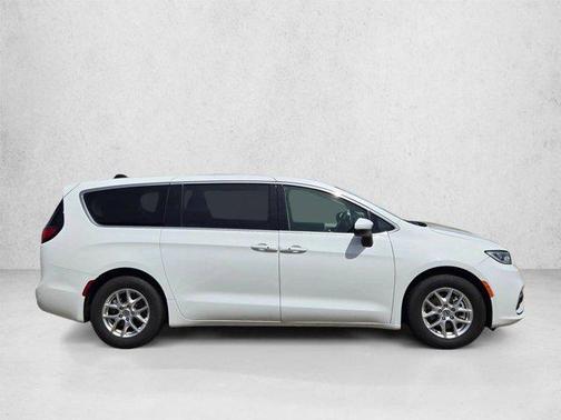 Bright White Clearcoat 2023 Chrysler Pacifica Touring L