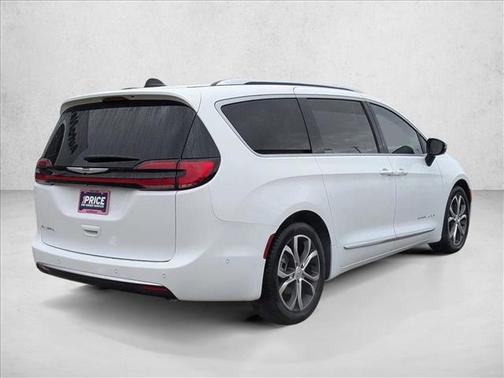 2025 Chrysler Pacifica L