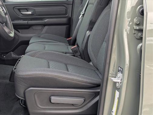 2026 RAM 1500 Warlock Crew Cab 4x4 5'7' Box