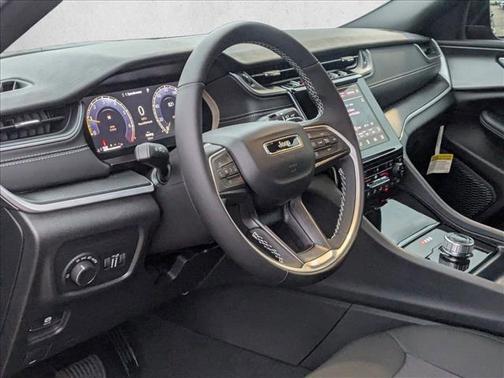 Velvet Red Pearl-Coat Exterior Paint 2025 Jeep Grand Cherokee Laredo