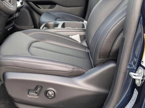 2025 Chrysler Pacifica L