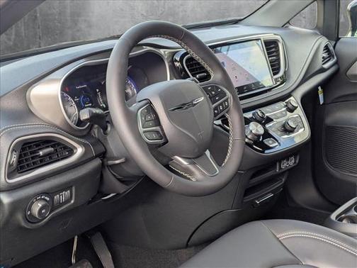 2025 Chrysler Pacifica L