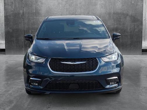 2025 Chrysler Pacifica L