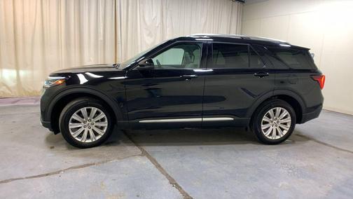 Black Metallic 2025 Ford Explorer Platinum