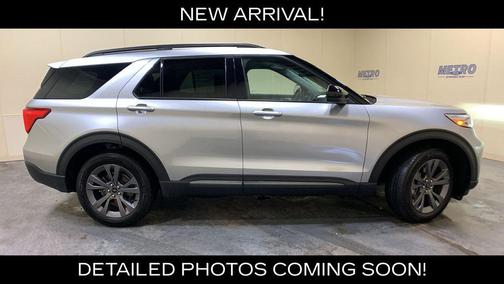 Iconic Silver Metallic 2023 Ford Explorer XLT