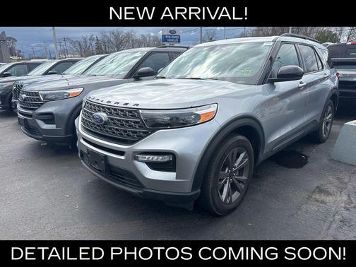 Iconic Silver Metallic 2023 Ford Explorer XLT