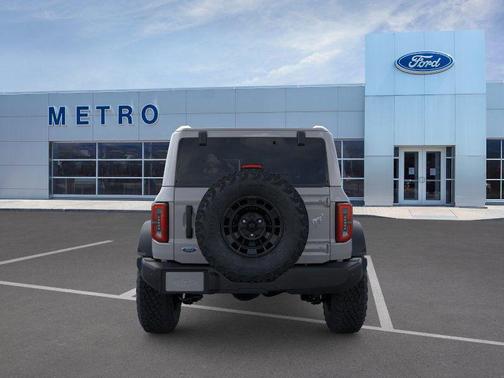 Avalanche Gray 2026 Ford Bronco Outer Banks