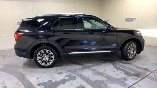 Black Metallic 2025 Ford Explorer Platinum
