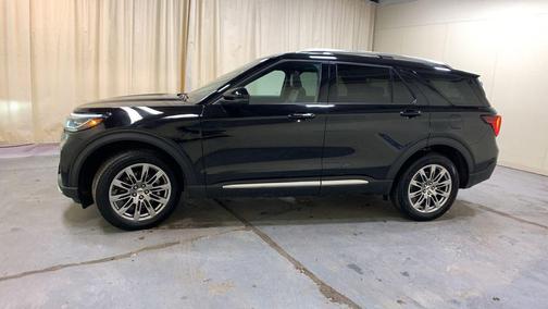 Black Metallic 2025 Ford Explorer Platinum