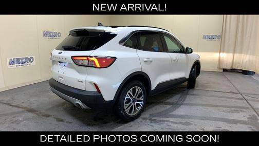 White Metallic 2022 Ford Escape SEL