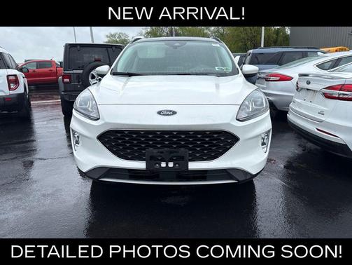Star White Metallic Tri-Coat 2022 Ford Escape SEL