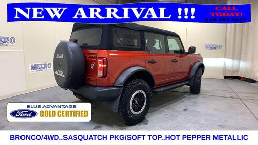 Hot Pepper Red Metallic Tinted Clearcoat 2023 Ford Bronco Base