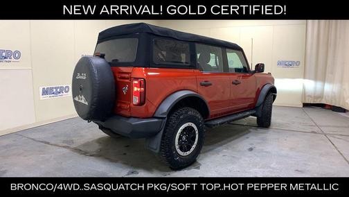 Hot Pepper Red Metallic Tinted Clearcoat 2023 Ford Bronco Base