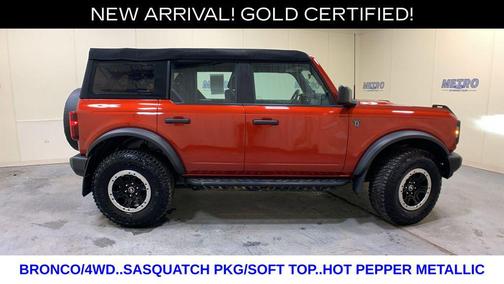 Hot Pepper Red Metallic Tinted Clearcoat 2023 Ford Bronco Base