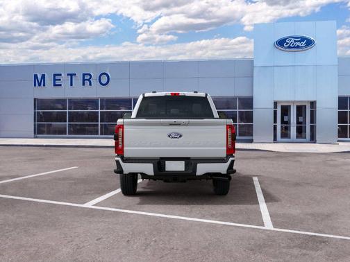 Oxford White 2027 Ford F-250 XLT