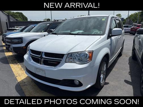 White 2019 Dodge Grand Caravan SE