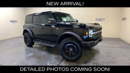 Shadow Black 2025 Ford Bronco Badlands