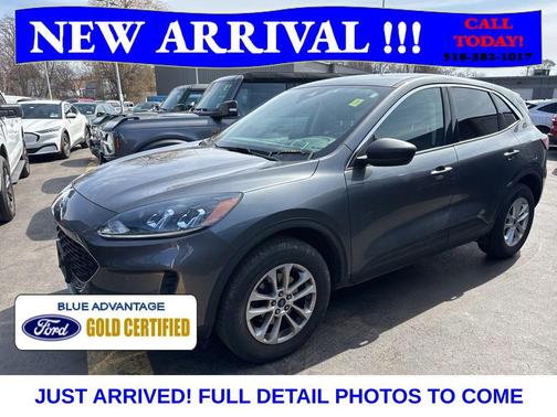Carbonized Gray Metallic 2022 Ford Escape SE