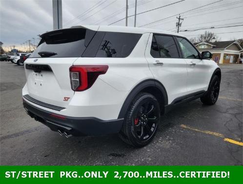 White Metallic 2022 Ford Explorer ST