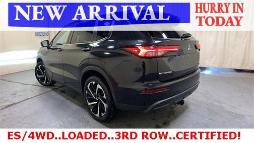 2022 Mitsubishi Outlander ES