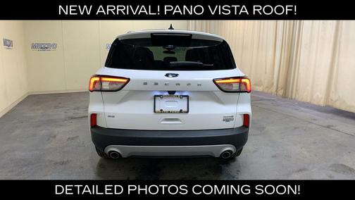 Oxford White 2022 Ford Escape SE