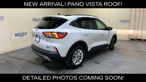 Oxford White 2022 Ford Escape SE
