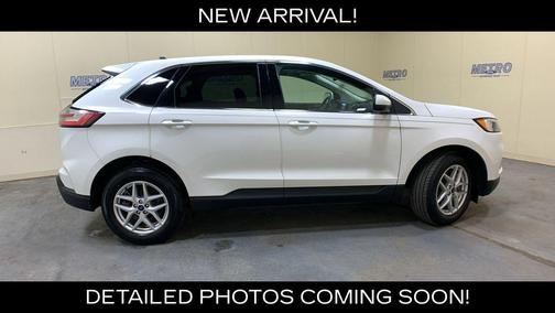 White Metallic 2022 Ford Edge SEL