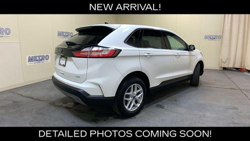 White Metallic 2022 Ford Edge SEL