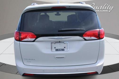 White 2017 Chrysler Pacifica Touring-L Plus