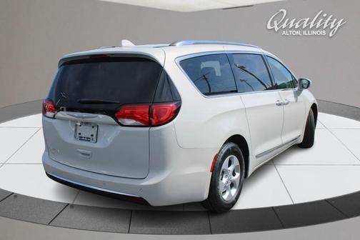 White 2017 Chrysler Pacifica Touring-L Plus