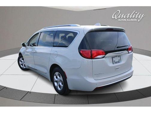 White 2017 Chrysler Pacifica Touring-L Plus