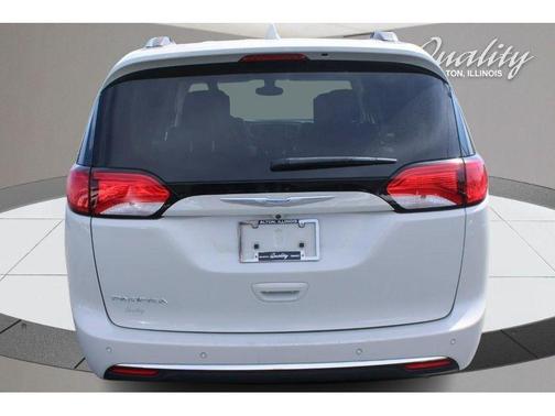 White 2017 Chrysler Pacifica Touring-L Plus