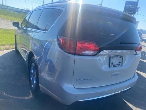 2017 Chrysler Pacifica Touring-L Plus