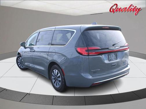 2022 Chrysler Pacifica Hybrid Touring L