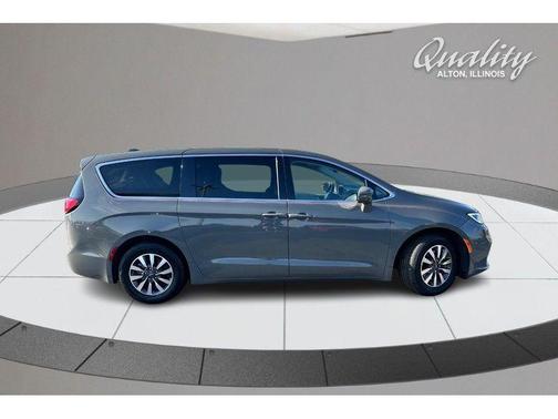 2022 Chrysler Pacifica Hybrid Touring L