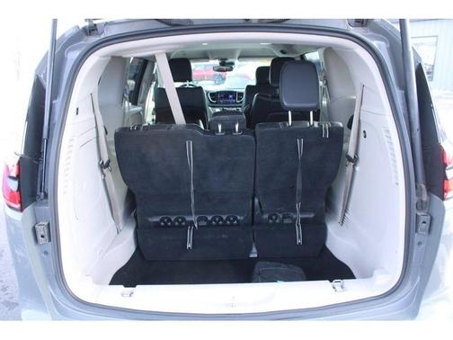 2022 Chrysler Pacifica Hybrid Touring L