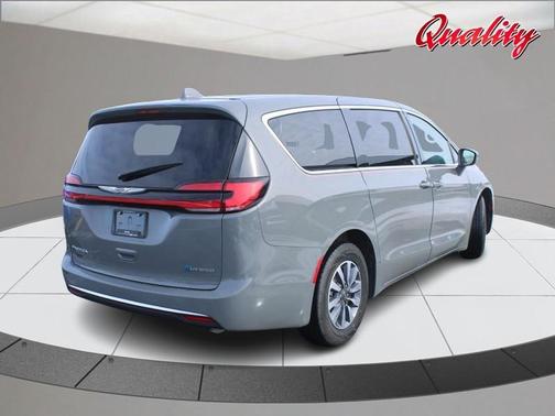 2022 Chrysler Pacifica Hybrid Touring L
