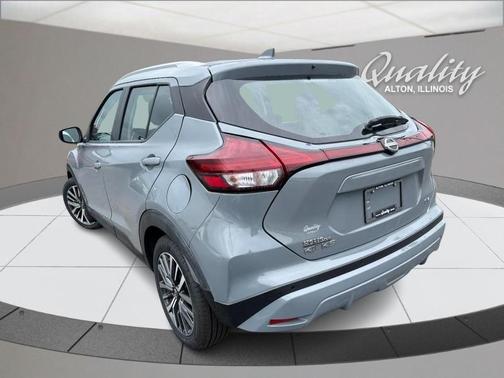 Boulder Gray Pearl 2022 Nissan Kicks SV