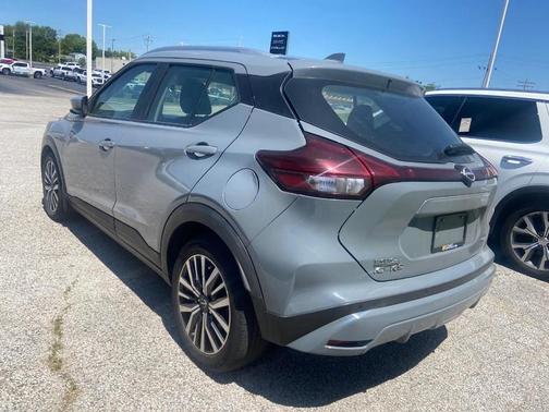 Boulder Gray Pearl 2022 Nissan Kicks SV