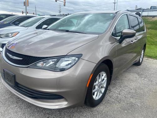 Molten Silver 2017 Chrysler Pacifica Touring
