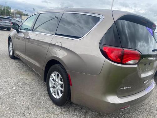 Molten Silver 2017 Chrysler Pacifica Touring