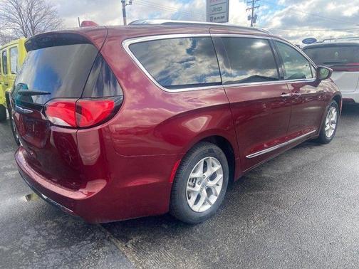 2018 Chrysler Pacifica Touring-L