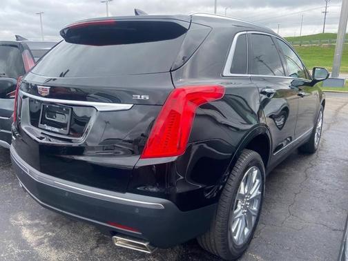 Stellar Black Metallic 2019 Cadillac XT5 Luxury