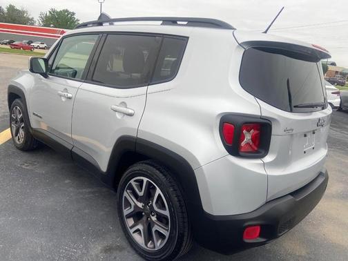 Glacier Metallic 2016 Jeep Renegade Latitude