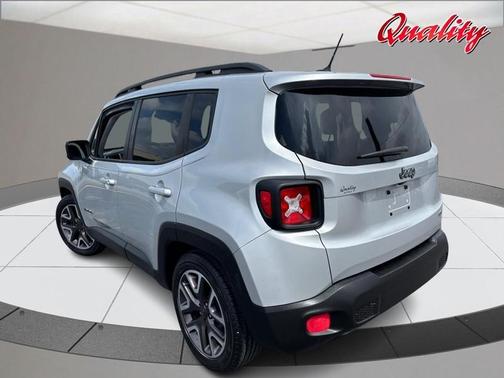 Glacier Metallic 2016 Jeep Renegade Latitude